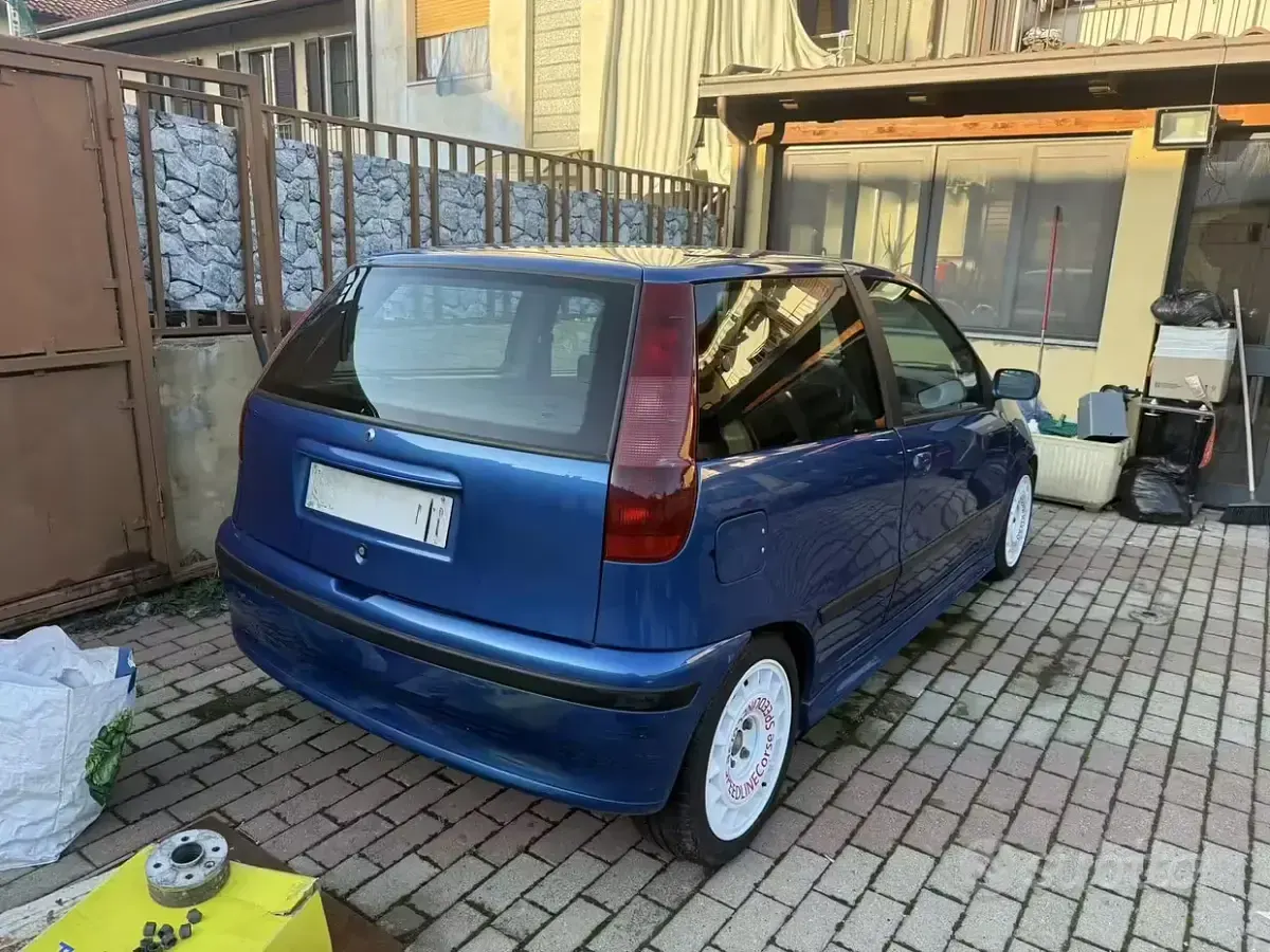 Usata Fiat Punto 133 CV (97 kW) 1995 Blu Utilitaria