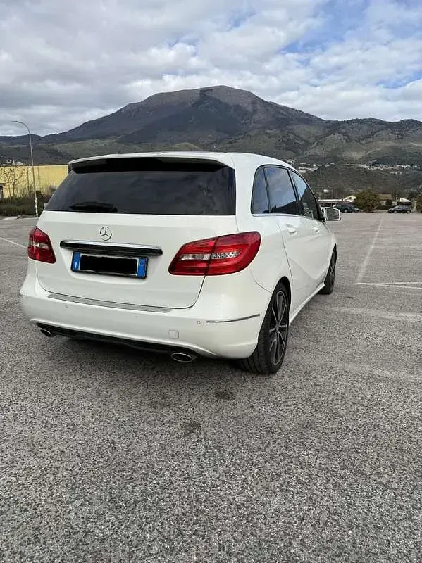 Usata Mercedes B200 Premium 136 CV (100 kW) 2012 Utilitaria