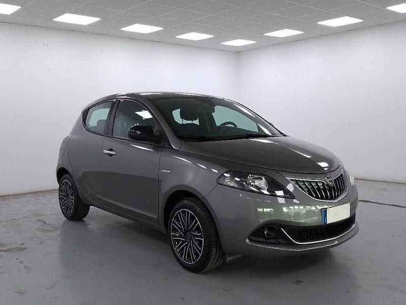 Usata Lancia Ypsilon Gold 70 CV (51 kW) 2022 Grigio Utilitaria