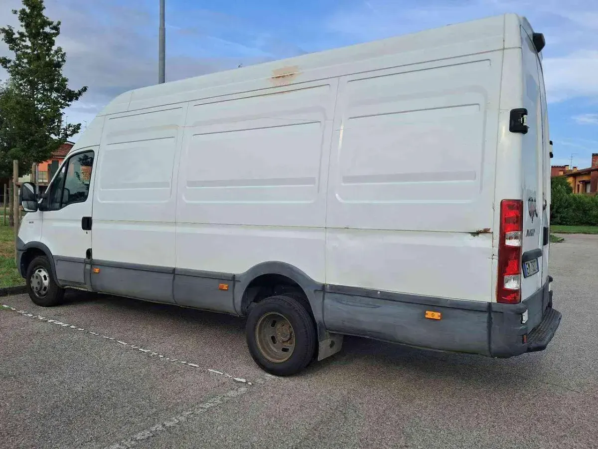 Usata Iveco Daily 145 CV (106 kW) 2012 Bianco Furgone