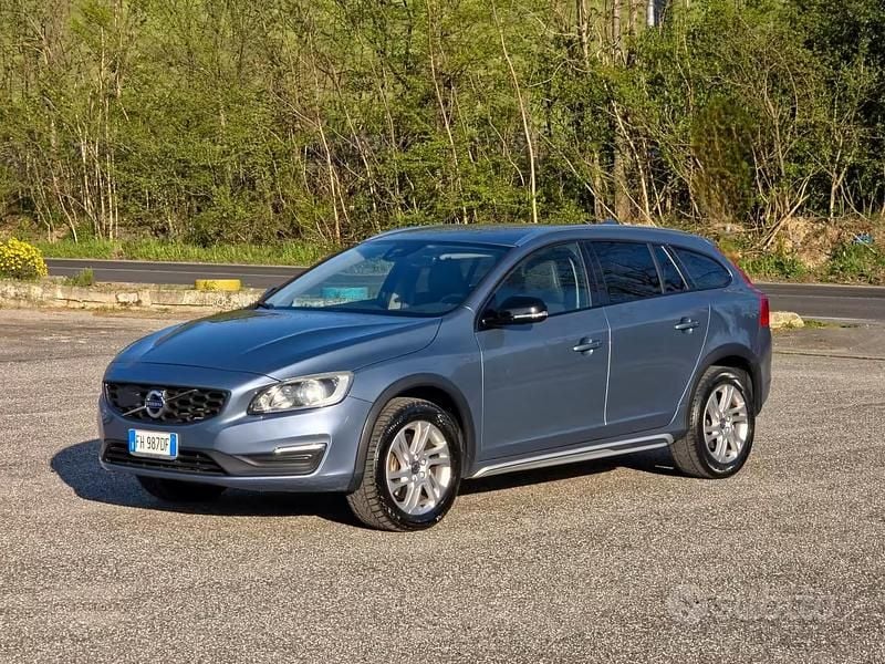 Usata Volvo V60 CC Summum 150 CV (110 kW) 2017 Grigio Station wagon