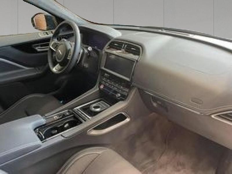 Usata Jaguar F-Pace R-Sport 240 CV (176 kW) 2021 Indus silver SUV