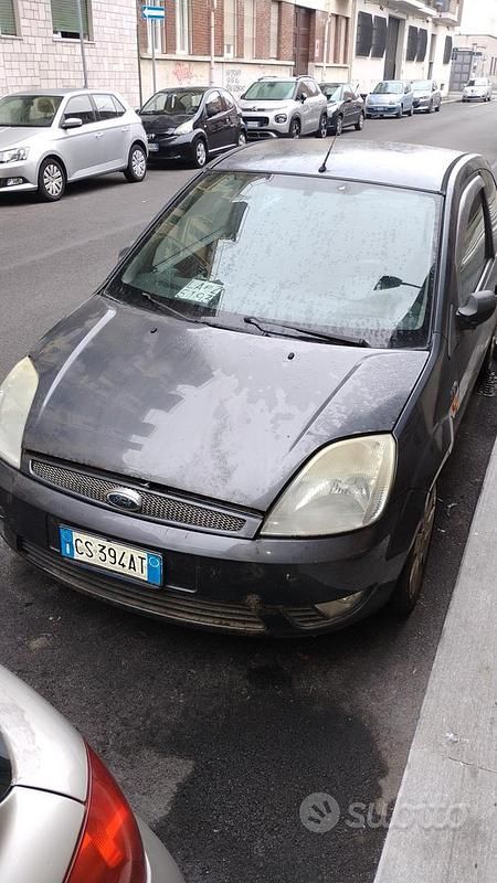 Usata Ford Fiesta 68 CV (50 kW) 2004 Utilitaria