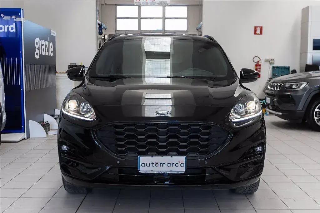 Usata Ford Kuga ST-Line 225 CV (165 kW) 2023 Agate black (metallizzato) SUV