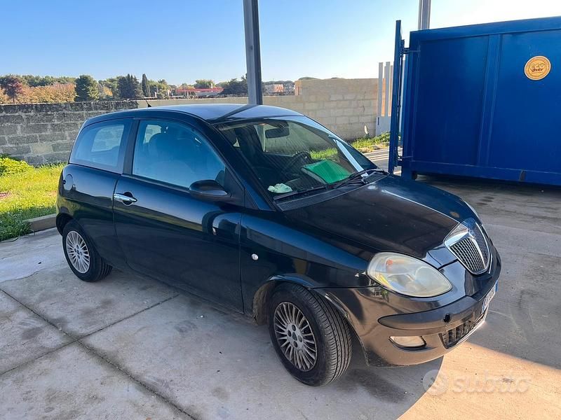 Usata Lancia Ypsilon 75 CV (55 kW) 2005 Nero Utilitaria