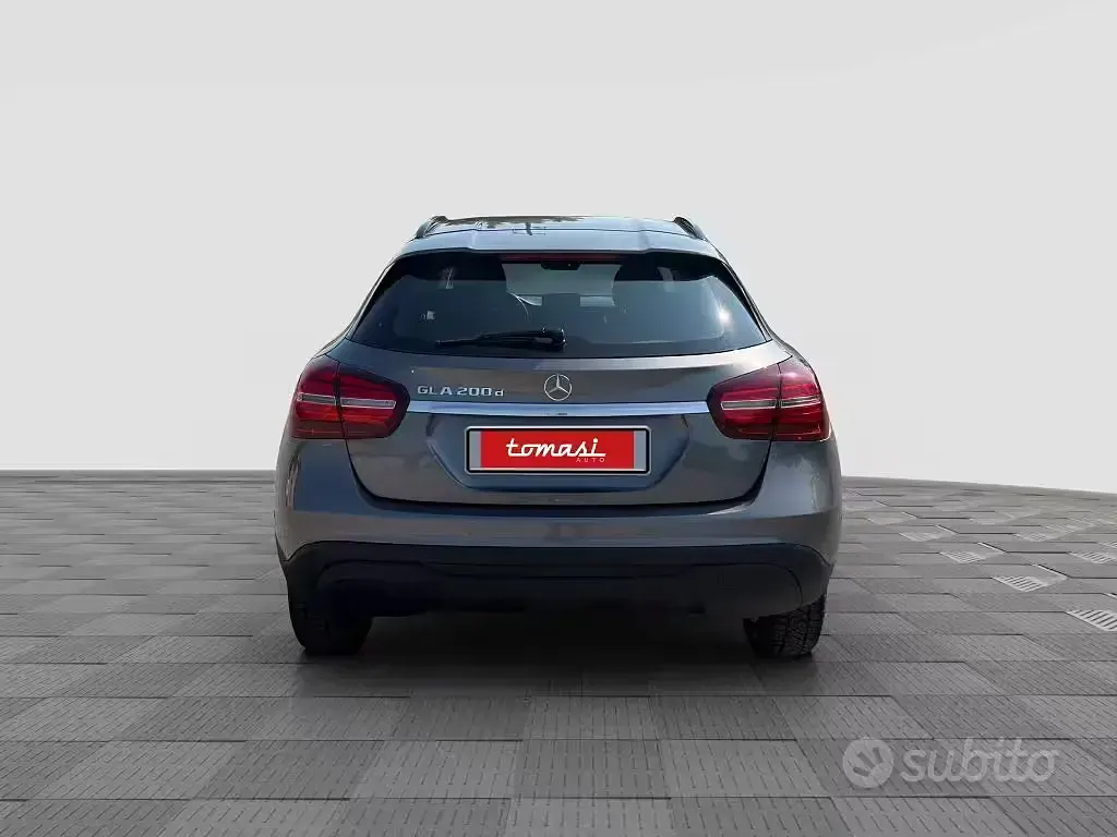Usata Mercedes GLA200 Business 136 CV (100 kW) 2019 Grigio SUV