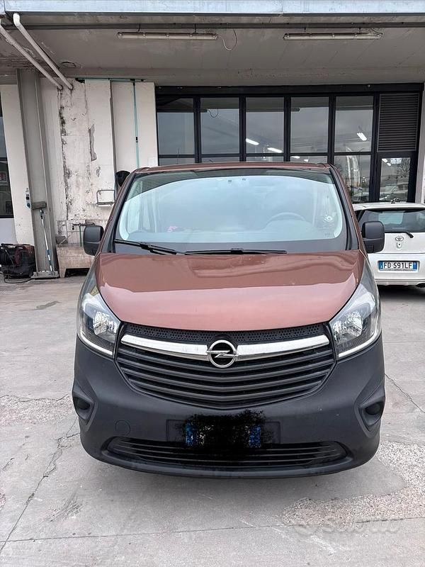 Usata Opel Vivaro 2015 Marrone Monovolume