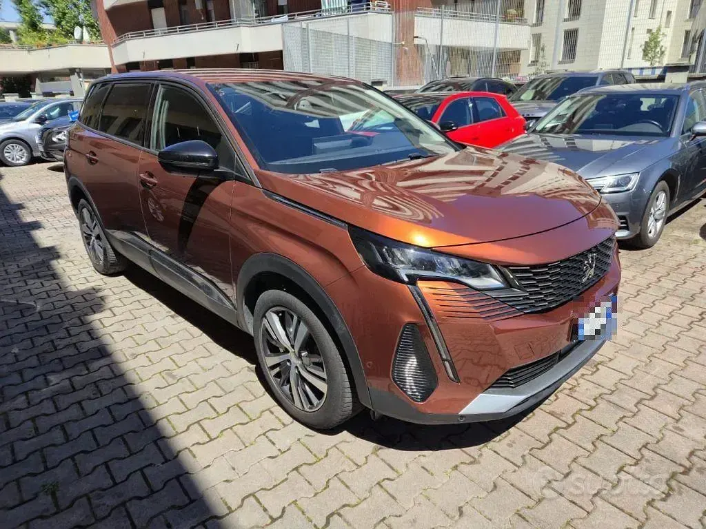 Usata Peugeot 5008 Allure 131 CV (96 kW) 2022 Bronzo SUV