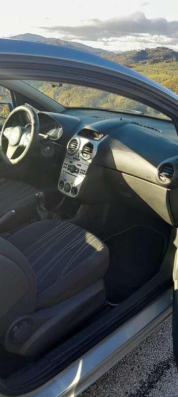 Usata Opel Corsa 80 CV (58 kW) 2010 Berlina