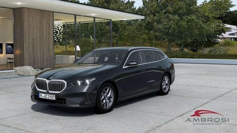 Nuova BMW 520 197 CV (144 kW) 2025 Grigio Station wagon