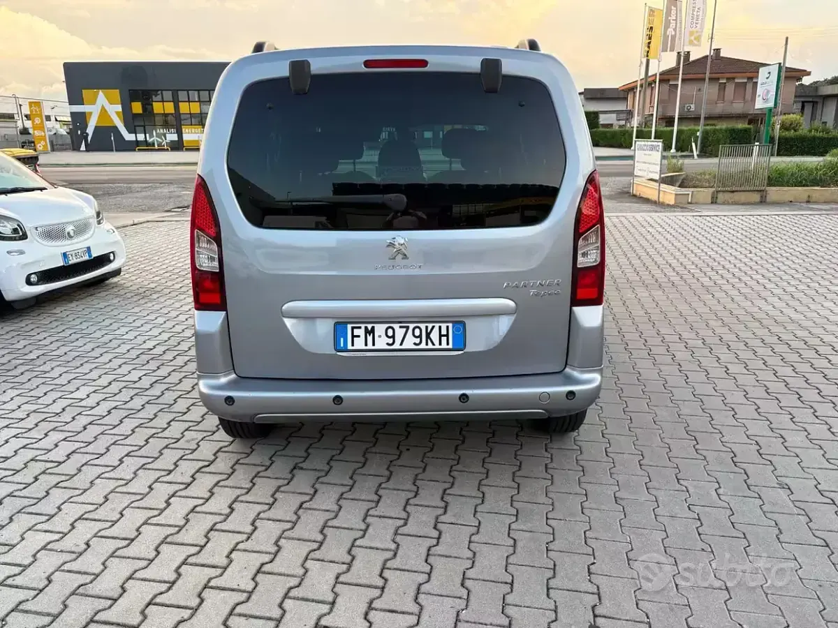Usata Peugeot Partner Tepee Active 120 CV (88 kW) 2017 Grigio Monovolume