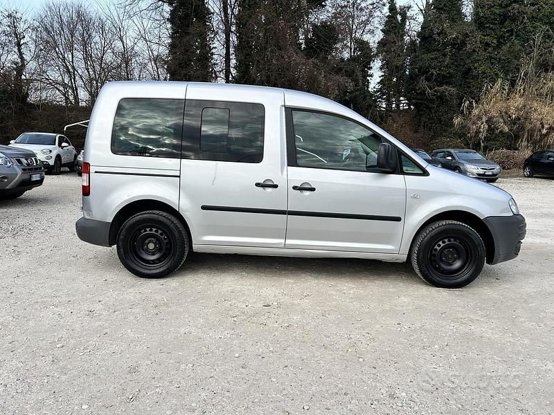 Usata VW Caddy Life 105 CV (77 kW) 2004 Nero Monovolume
