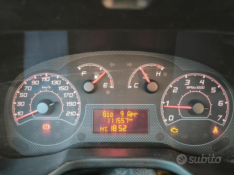 Begagnad Fiat Qubo Easy 80 HK (58 kW) 2017 Vit Minibuss