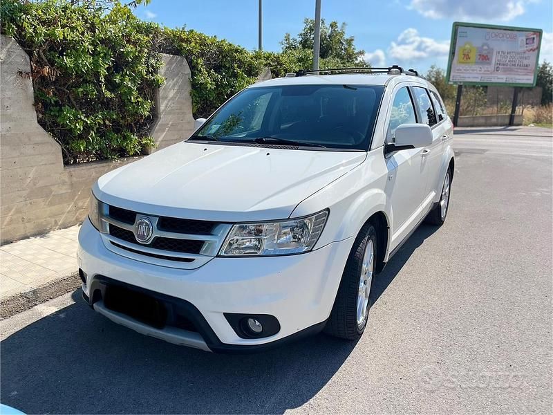 Bianco Usata 2011 Fiat Freemont SUV | 4999 € (Ottimo prezzo) - Immagine 1/4