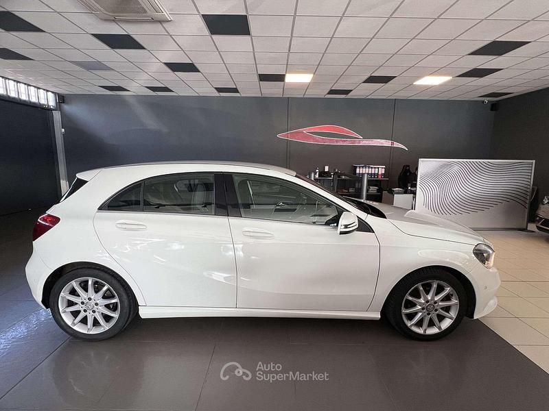 Usata Mercedes A180 Premium 109 CV (80 kW) 2016 Bianco Berlina