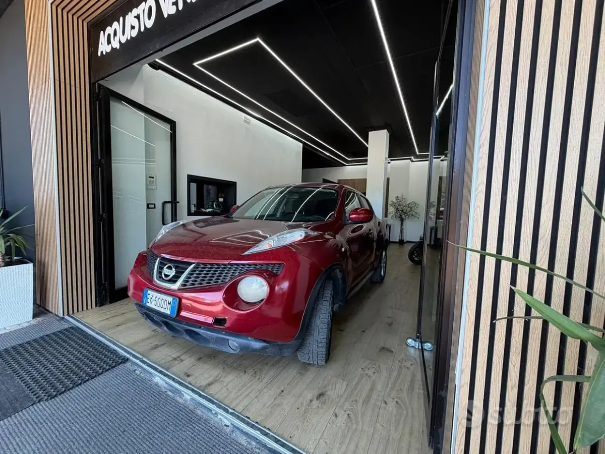 Usata Nissan Juke Tekna 110 CV (80 kW) 2011 Rosso SUV