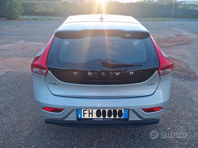 Usata Volvo V40 Business Edition 120 CV (88 kW) 2017 Grigio Berlina