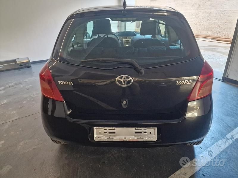 Usata Toyota Yaris 87 CV (63 kW) 2008 Nero Berlina