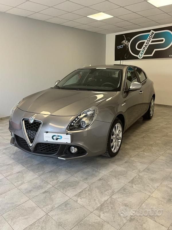 Usata Alfa Romeo Giulietta Distinctive 120 CV (88 kW) 2016 Grigio Utilitaria