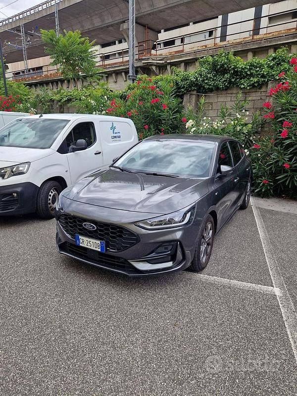Usata Ford Focus 155 CV (114 kW) 2023 Grigio Utilitaria