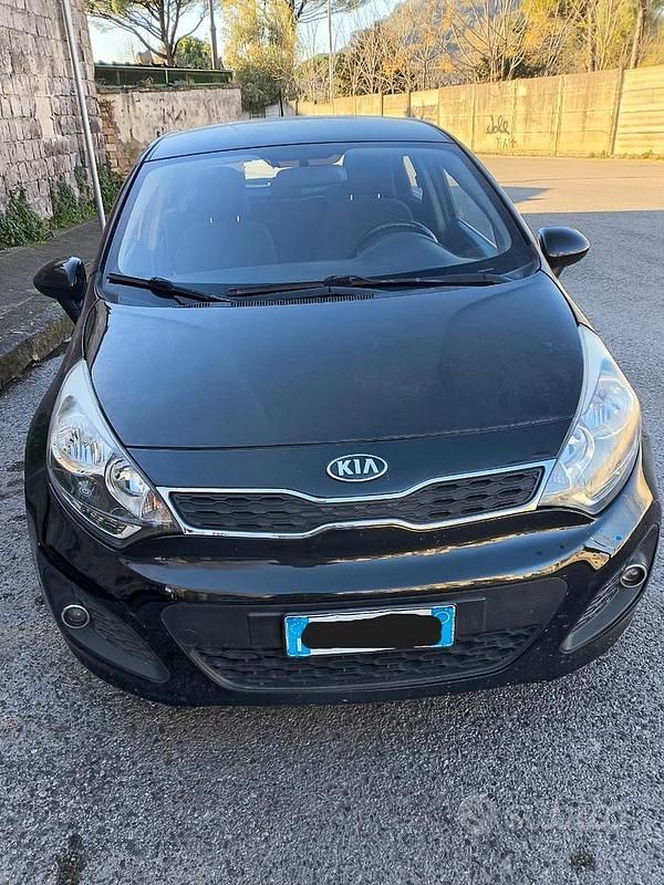 Usata Kia Rio Active 84 CV (61 kW) 2013 Nero Berlina