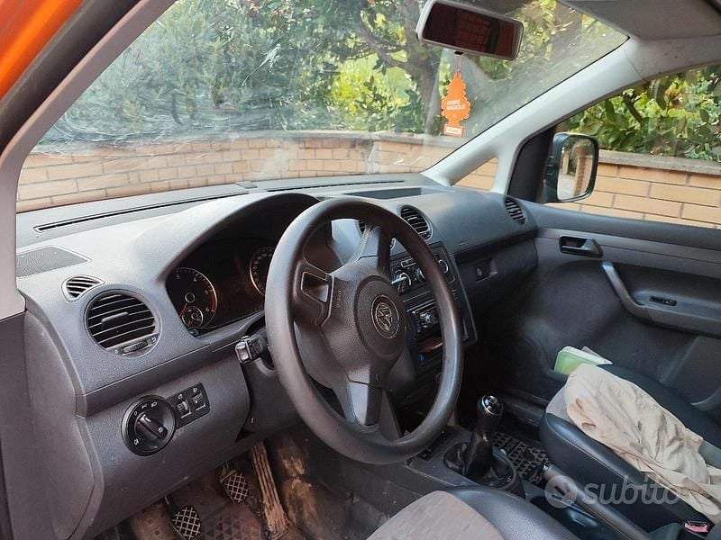 Begagnad VW Caddy 102 HK (75 kW) 2013 Minibuss