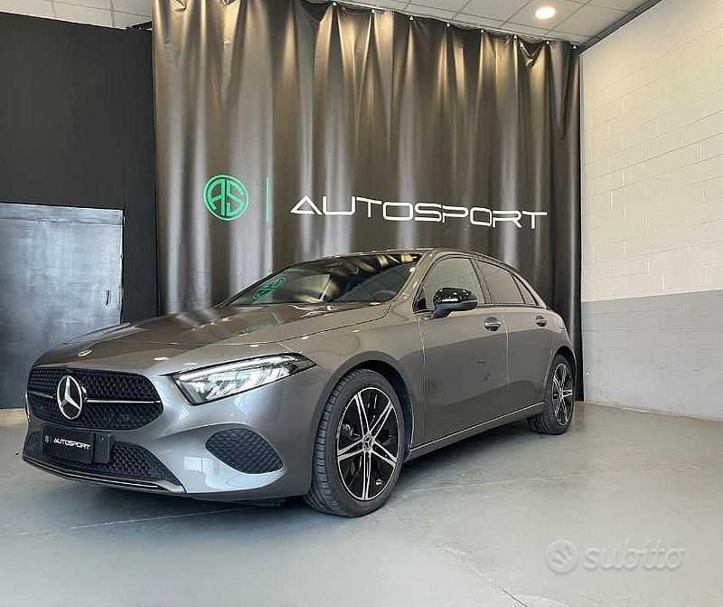 Usata Mercedes A180 Advanced Plus 116 CV (85 kW) 2023 Grigio scuro Berlina