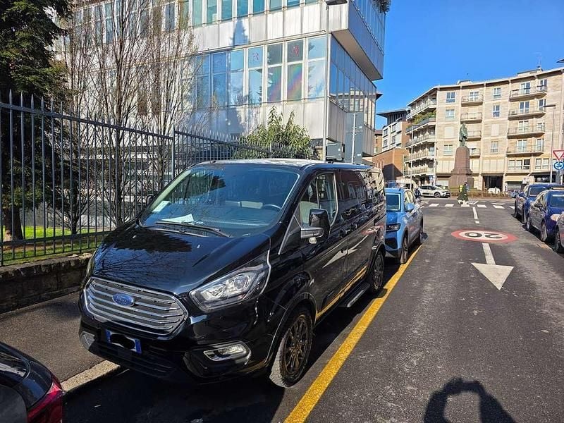 Usata Ford Tourneo Custom 170 CV (125 kW) 2018 Nero Furgone