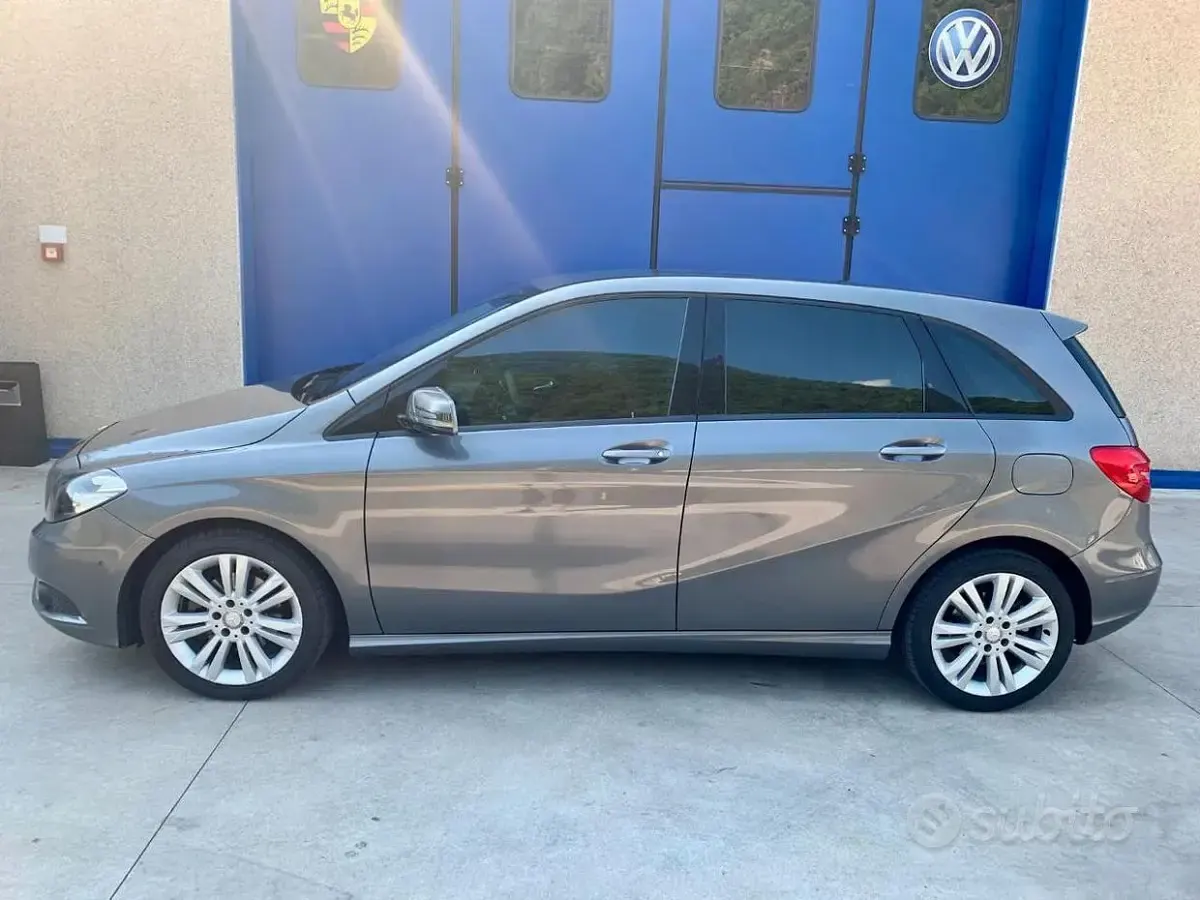 Usata Mercedes B200 Executive 136 CV (100 kW) 2014 Antracite metallizzato Utilitaria