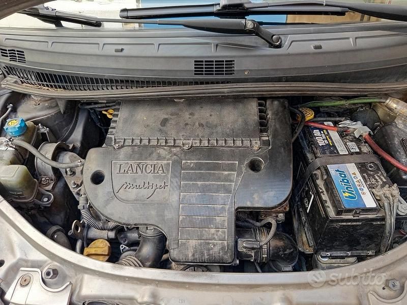 Usata Lancia Musa 90 CV (66 kW) 2006 Marrone Monovolume