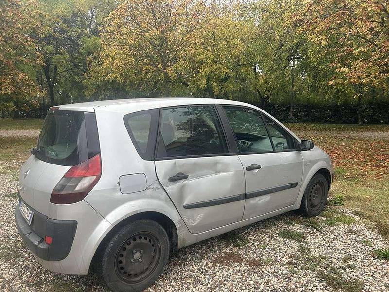 Usata Renault Scénic II Dynamique 106 CV (77 kW) 2006 Monovolume