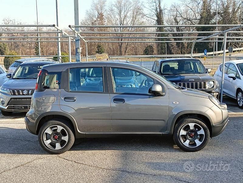 Occasion Fiat Panda Cross Cross 69 ch (50 kW) 2023 Gris Citadine