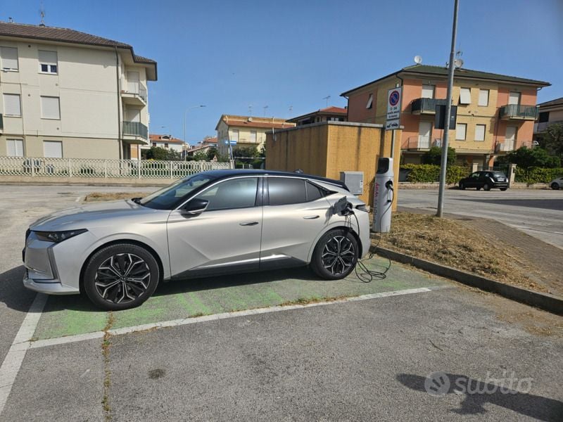 Grigio Usata 2023 DS Automobiles DS4 Tre volumi | 25.000 € (Buon prezzo) - Immagine 1/4