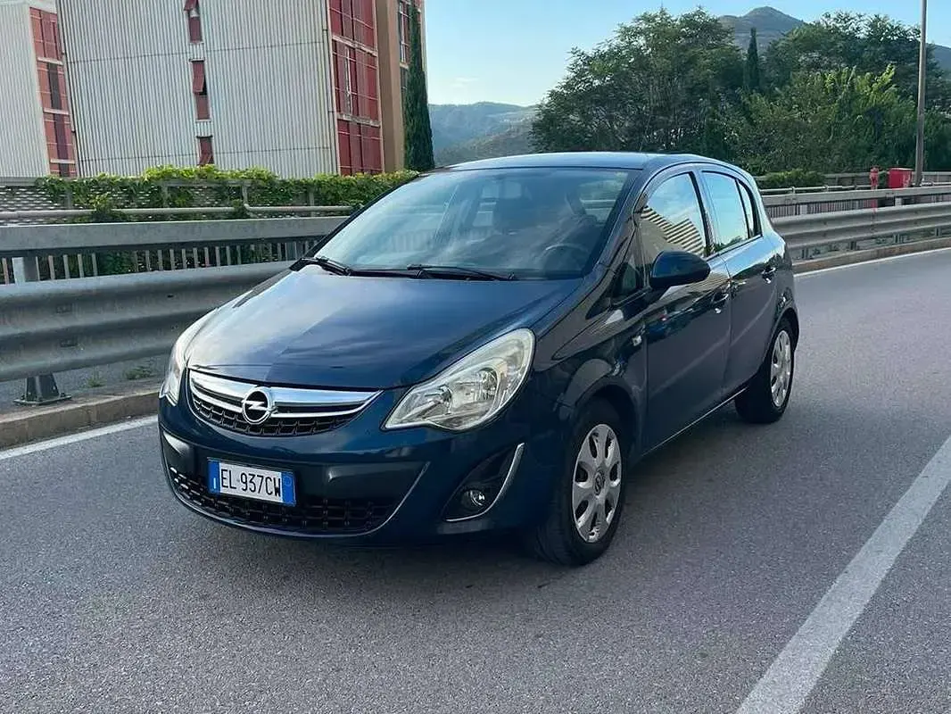 Usata Opel Corsa Cosmo 95 CV (69 kW) 2012 Utilitaria