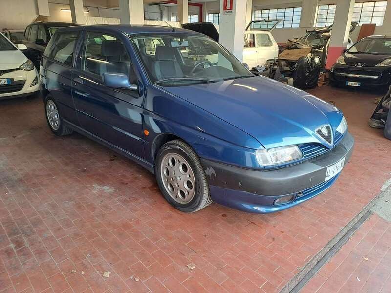 Usata Alfa Romeo 145 120 CV (88 kW) 1997 Blu/azzurro Utilitaria