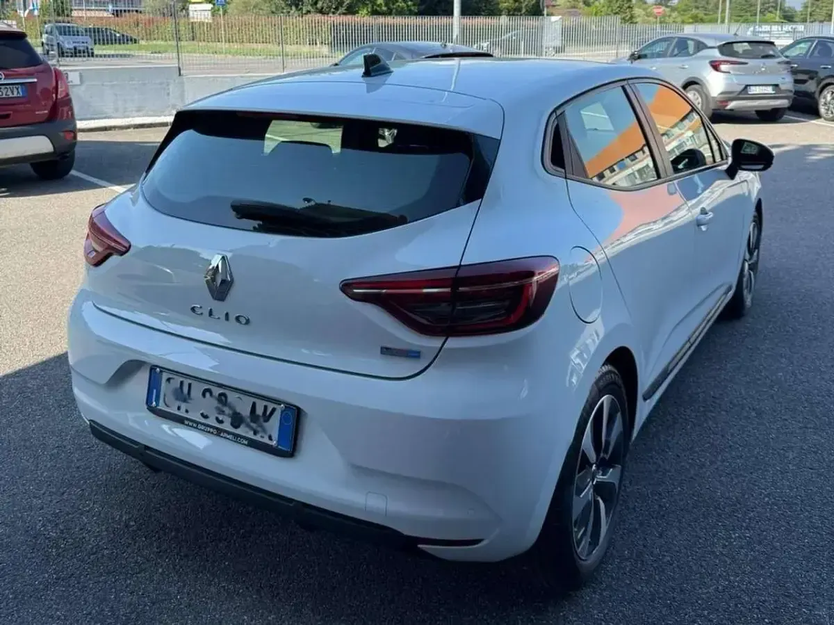 Usata Renault Clio V Zen 91 CV (66 kW) 2022 Bianco Berlina