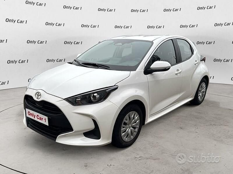Usata Toyota Yaris Hybrid Active 116 CV (85 kW) 2025 Bianco Berlina