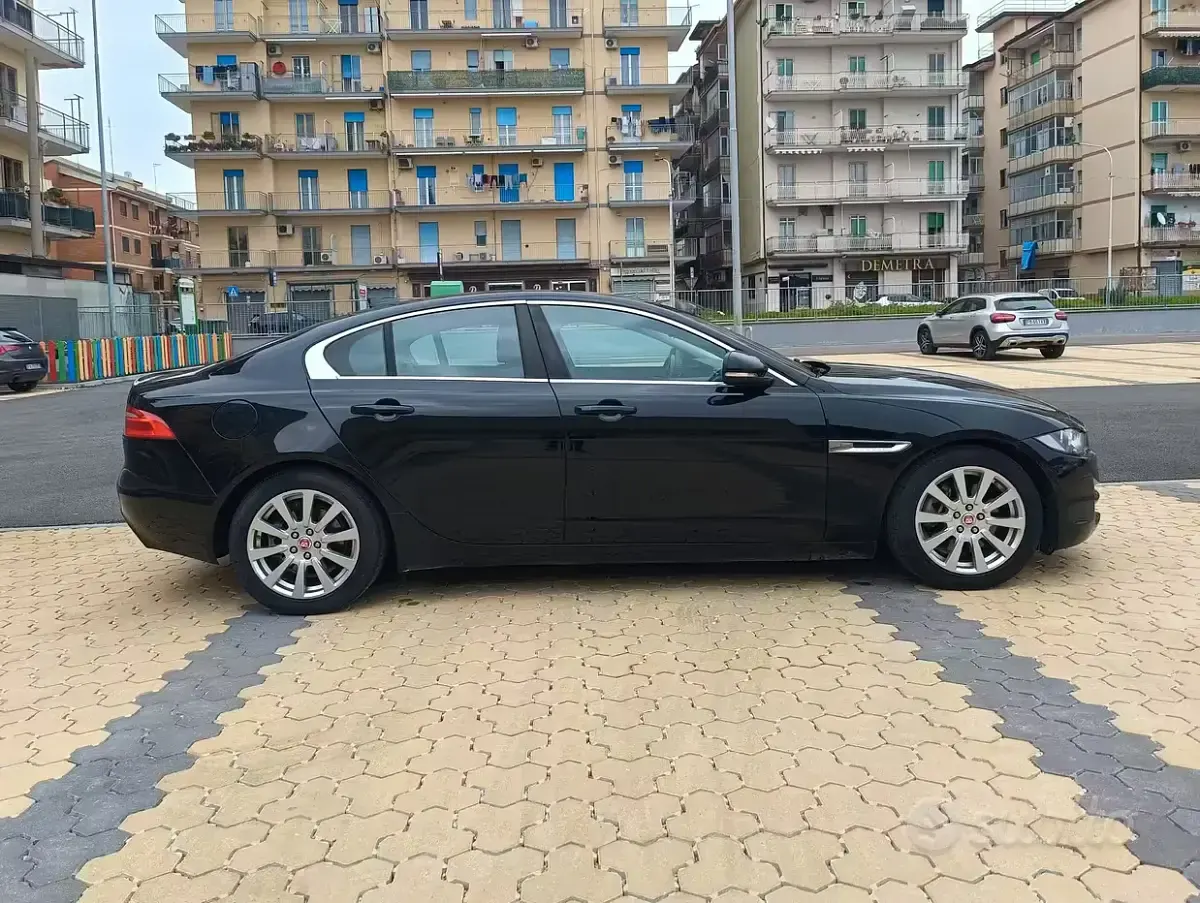 Usata Jaguar XE Portfolio 179 CV (131 kW) 2017 Nero Berlina