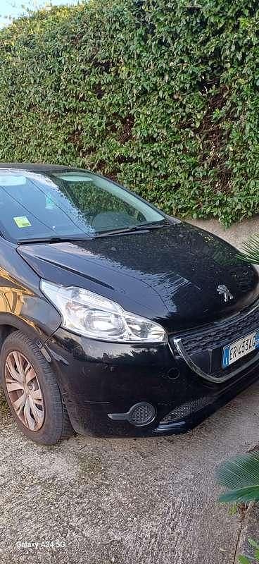 Gebraucht Peugeot 208 Active 82 PS (60 kW) 2013 Schwarz Kleinwagen