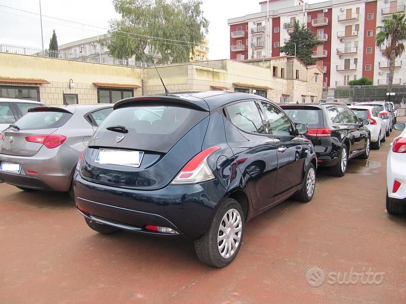 Usata Lancia Ypsilon Silver 69 CV (50 kW) 2017 Verde Utilitaria