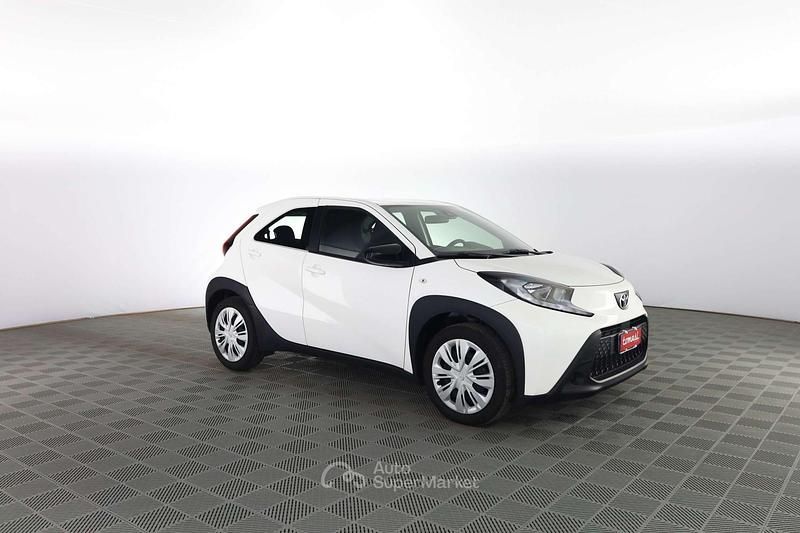 Usata Toyota Aygo X Active 72 CV (52 kW) 2025 Bianco SUV
