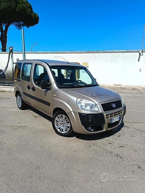 Usata Fiat Doblò 120 CV (88 kW) 2008 Monovolume