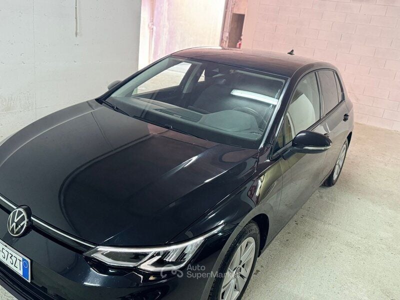 Usata 2022 VW Golf VIII Style Tre volumi | 21.500 € (Buon prezzo) - Immagine 1/4