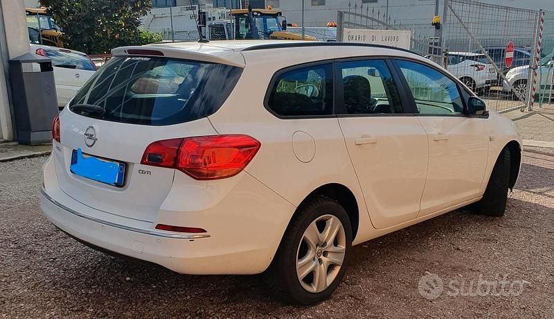 Usata Opel Astra 110 CV (80 kW) 2016 Bianco Station wagon