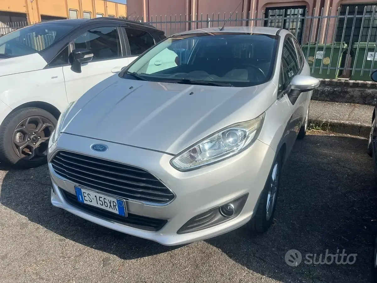 Usata Ford Fiesta Titanium 97 CV (71 kW) 2013 Grigio Coupé