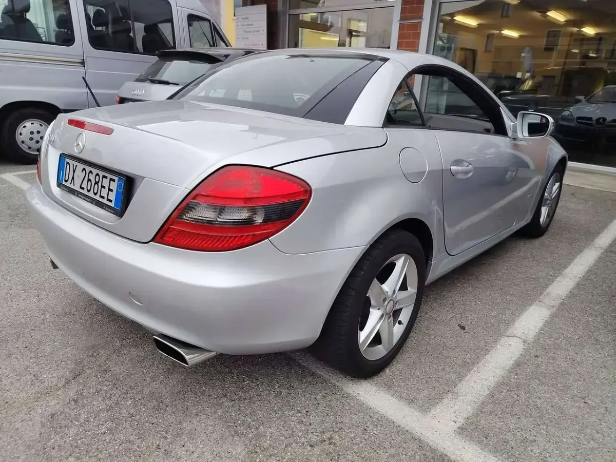 Usata Mercedes SLK200 184 CV (135 kW) 2009 Argento Cabrio