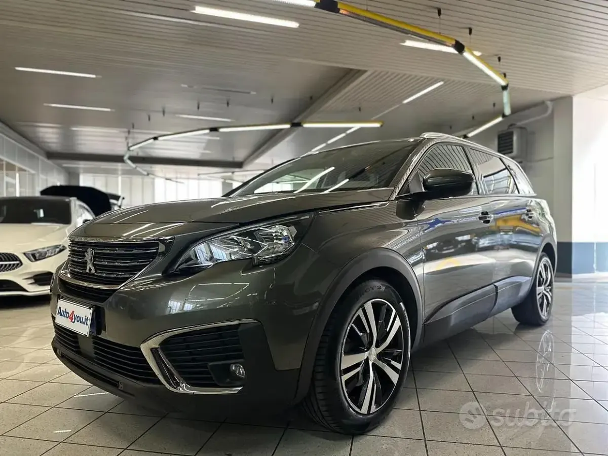 Usata Peugeot 5008 Business-Line 131 CV (96 kW) 2019 Verde SUV