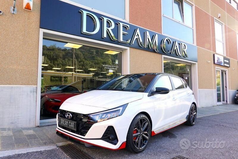 Bianco Usata 2024 Hyundai i20 N Performance Tre volumi | 27.990 € (Ottimo prezzo) - Immagine 1/4