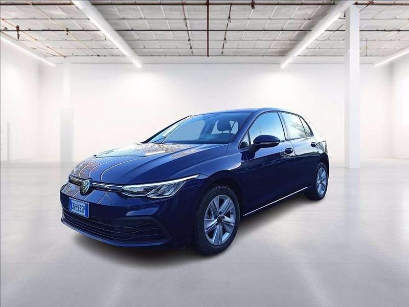 Usata VW Golf VIII Life 131 CV (96 kW) 2023 Blu metallizzato Berlina