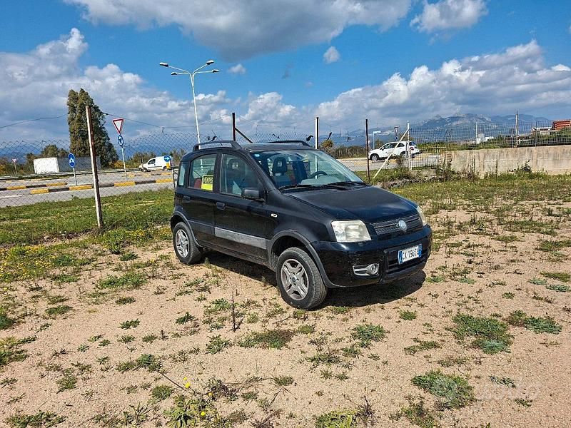 Usata Fiat Panda 4x4 80 CV (58 kW) 2006 Nero Utilitaria